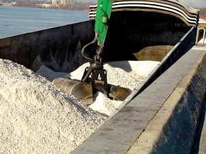 The Mt. Vernon Barge Service’s SENNEBOGEN 870 R-HD offloads talc along the Ohio River in southwestern Indiana.