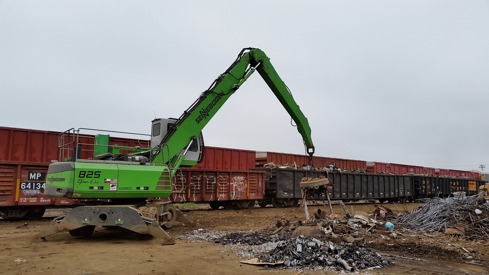 825 loading railcars in Texas.
