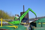 Hydraulic cab height provides the operator with a clear view into the barge and the hopper.